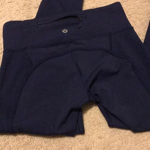 Lululemon Athletica Navy Blue Sport Capri Size 4